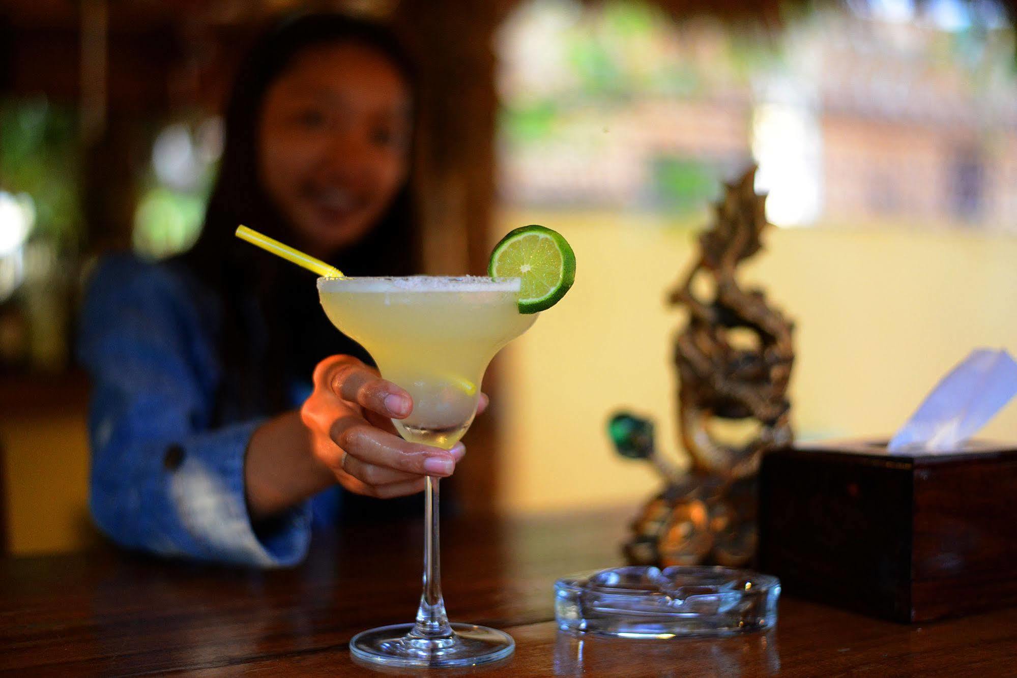 Mea Culpa Kampot Hotel Bagian luar foto